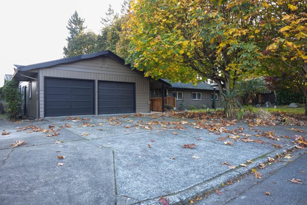 Exterior of Kent Gardens 2 Adult Family Home with trees and driveway